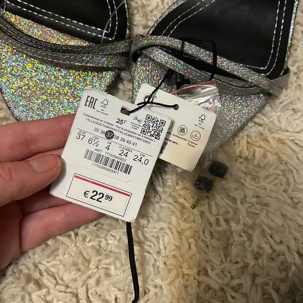 NWOT Berksha silver sparkle heel size 37